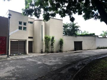 Casa en Fraccionamiento en Sumiya, Jiutepec, Morelos CAEN-812-Fr*