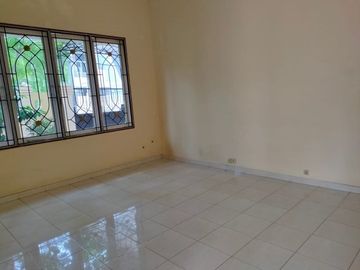 Disewakan Rumah Bangunan 2 Lantai Lokasi Di Nginden Intan Barat, SBY
