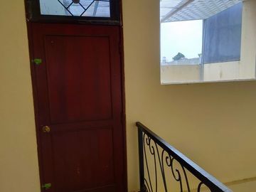 Disewakan Rumah Bangunan 2 Lantai Lokasi Di Nginden Intan Barat, SBY