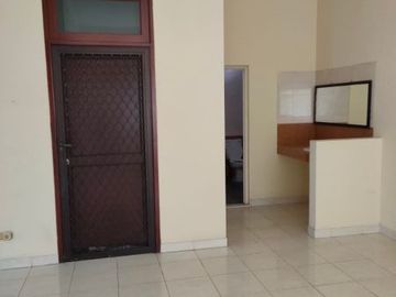 Disewakan Rumah Bangunan 2 Lantai Lokasi Di Nginden Intan Barat, SBY