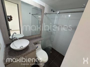 apartamento en arriendo en  los alcázares. Cod A72198