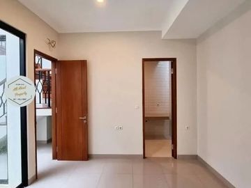 Rumah DiJual Cinere Baru Dalam Komplek Asri Di Cinere