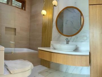 Disewakan Rumah Cantik Dalam Komplek Area Tanjung Barat Jakarta Selatan