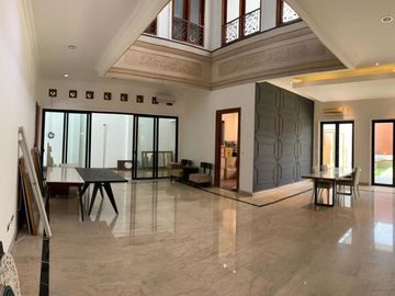 Disewakan Rumah Cantik Dalam Komplek Area Tanjung Barat Jakarta Selatan