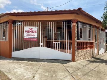 SE VENDE CASA ESQUINERA REMODELADA EN COLINAS DE PACORA