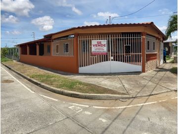 SE VENDE CASA ESQUINERA REMODELADA EN COLINAS DE PACORA
