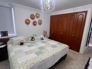 VENTA DE APARTAMENTO EN CAÑAVERAL POR PARALELA FLORIDABLANCA Área 106 Metros. Cod V24169