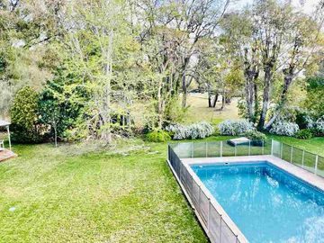 Chalet en venta en Club de Campo Abril