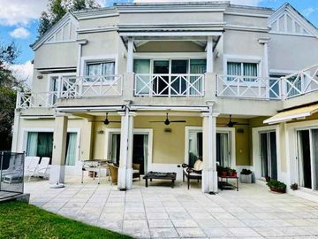 Chalet en venta en Club de Campo Abril