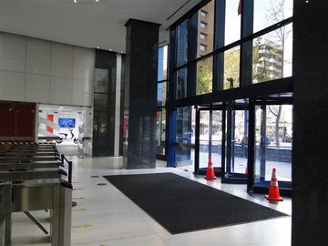 Oficina Arriendo Las Condes 330m2 amoblada 6P 1SR 3Estac.