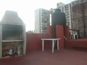 Interesante PH de 230 m2 frente a Plaza Lezama