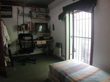 Interesante PH de 230 m2 frente a Plaza Lezama