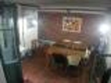 Interesante PH de 230 m2 frente a Plaza Lezama
