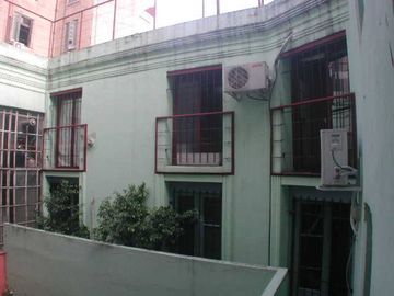 Interesante PH de 230 m2 frente a Plaza Lezama