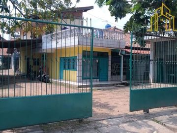 GUDANG DENGAN 5 BANGUNAN RUMAH HANYA 50METER KE JALAN RAYA SOREANG | KOMALAN