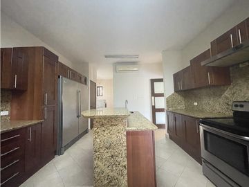 VENTA DE APARTAMENTO EN CLAYTON - PH EMBASSY CLUB