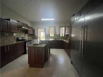 VENTA DE APARTAMENTO EN CLAYTON - PH EMBASSY CLUB
