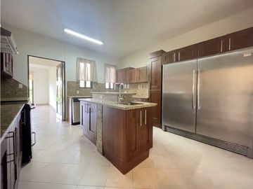 VENTA DE APARTAMENTO EN CLAYTON - PH EMBASSY CLUB