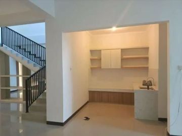 Dijual Rumah Wiguna Timur, New Gress Semi Furnish, Surabaya Timur