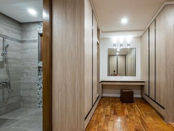 Smart 5BR | 4 Car Port Townhomes w/ Lift in Tomas Morato QC