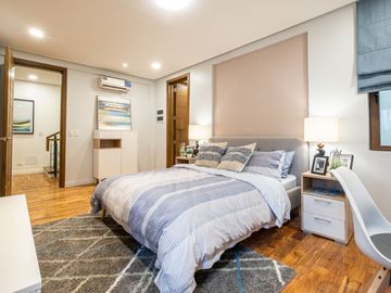 Smart 5BR | 4 Car Port Townhomes w/ Lift in Tomas Morato QC