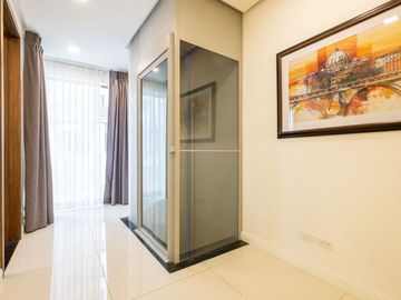 Smart 5BR | 4 Car Port Townhomes w/ Lift in Tomas Morato QC