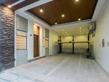 Smart 5BR | 4 Car Port Townhomes w/ Lift in Tomas Morato QC