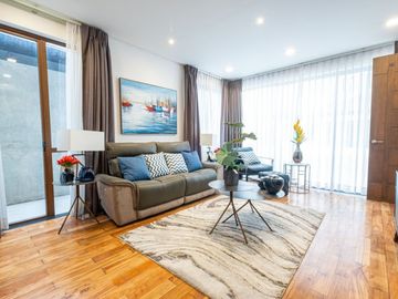 Smart 5BR | 4 Car Port Townhomes w/ Lift in Tomas Morato QC
