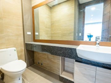 Smart 5BR | 4 Car Port Townhomes w/ Lift in Tomas Morato QC