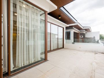 Smart 5BR | 4 Car Port Townhomes w/ Lift in Tomas Morato QC