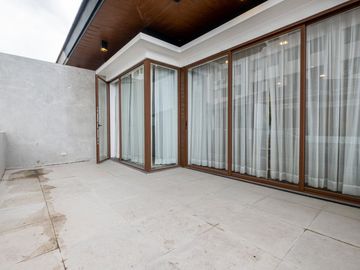 Smart 5BR | 4 Car Port Townhomes w/ Lift in Tomas Morato QC