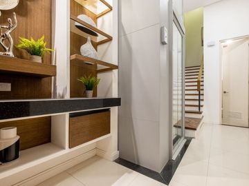 Smart 5BR | 4 Car Port Townhomes w/ Lift in Tomas Morato QC