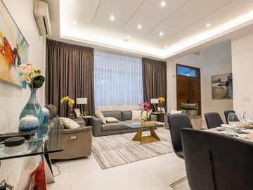 Smart 5BR | 4 Car Port Townhomes w/ Lift in Tomas Morato QC