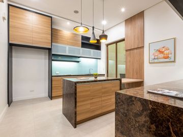 Smart 5BR | 4 Car Port Townhomes w/ Lift in Tomas Morato QC
