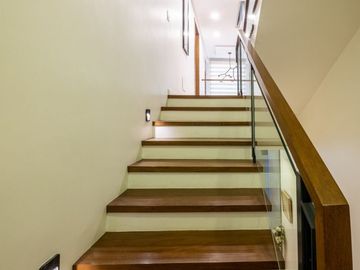 Smart 5BR | 4 Car Port Townhomes w/ Lift in Tomas Morato QC