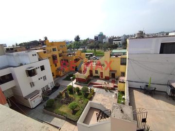 ¿Buscas un hogar espacioso, cómodo y en una ubicación privilegiada? 
En venta departamento dúplex más aires ubicado en Av. Javier Prado Este N° 6680,
