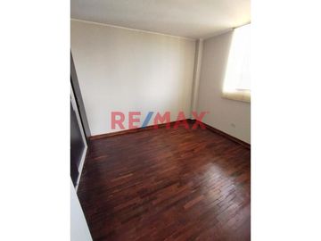 ¿Buscas un hogar espacioso, cómodo y en una ubicación privilegiada? 
En venta departamento dúplex más aires ubicado en Av. Javier Prado Este N° 6680,