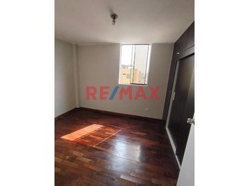 ¿Buscas un hogar espacioso, cómodo y en una ubicación privilegiada? 
En venta departamento dúplex más aires ubicado en Av. Javier Prado Este N° 6680,