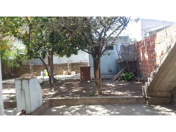 CASA EN BARRIO SAN CARLOS. CASANOVA