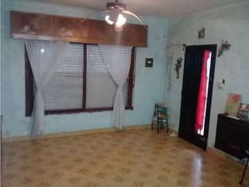 CASA EN BARRIO SAN CARLOS. CASANOVA
