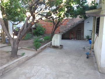 CASA EN BARRIO SAN CARLOS. CASANOVA