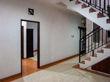 FULL FURNISHED! RUMAH SEMI VILLA JALAN LEBAR 10 MENIT CANGGU