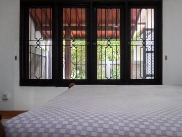 FULL FURNISHED! RUMAH SEMI VILLA JALAN LEBAR 10 MENIT CANGGU
