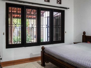 FULL FURNISHED! RUMAH SEMI VILLA JALAN LEBAR 10 MENIT CANGGU