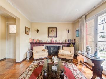 Linda casa con gran ubicación y precio 4D 2B 2E más servicios