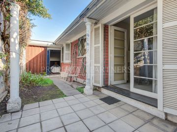 Linda casa con gran ubicación y precio 4D 2B 2E más servicios