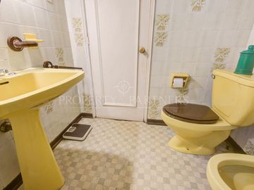 Linda casa con gran ubicación y precio 4D 2B 2E más servicios