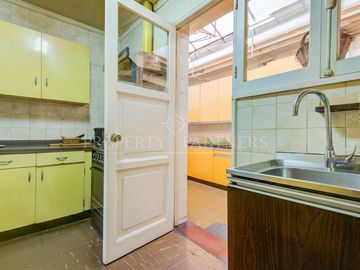 Linda casa con gran ubicación y precio 4D 2B 2E más servicios