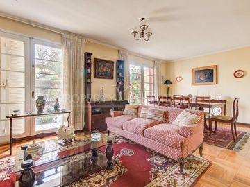 Linda casa con gran ubicación y precio 4D 2B 2E más servicios