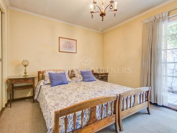 Linda casa con gran ubicación y precio 4D 2B 2E más servicios
